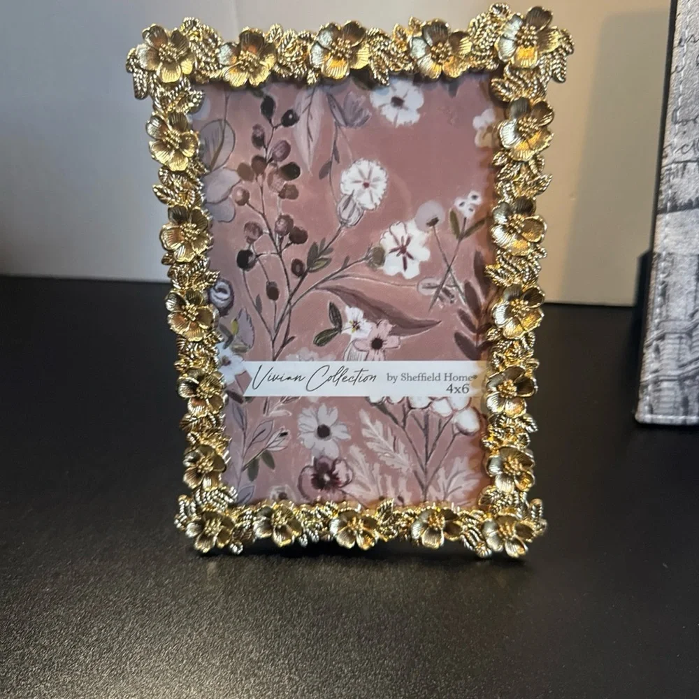 Beautifully‎ Detailed Gold Flowered Frame  Vivian collection NEW